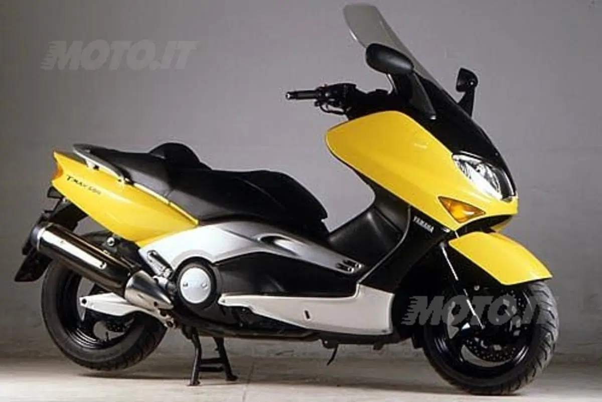 Guida a Yamaha T-Max 500 (2)