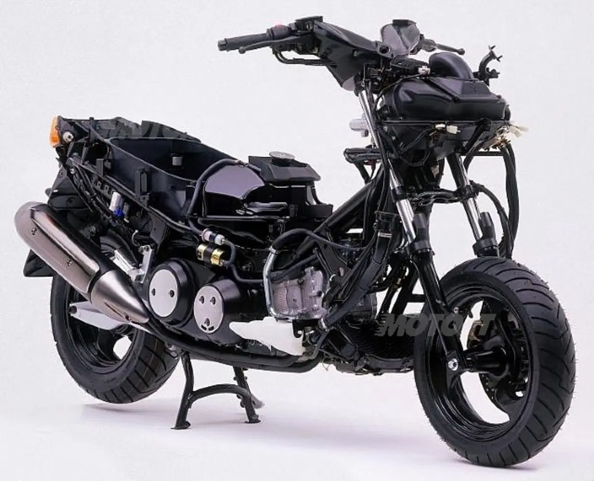 Guida a Yamaha T-Max 500 (4)
