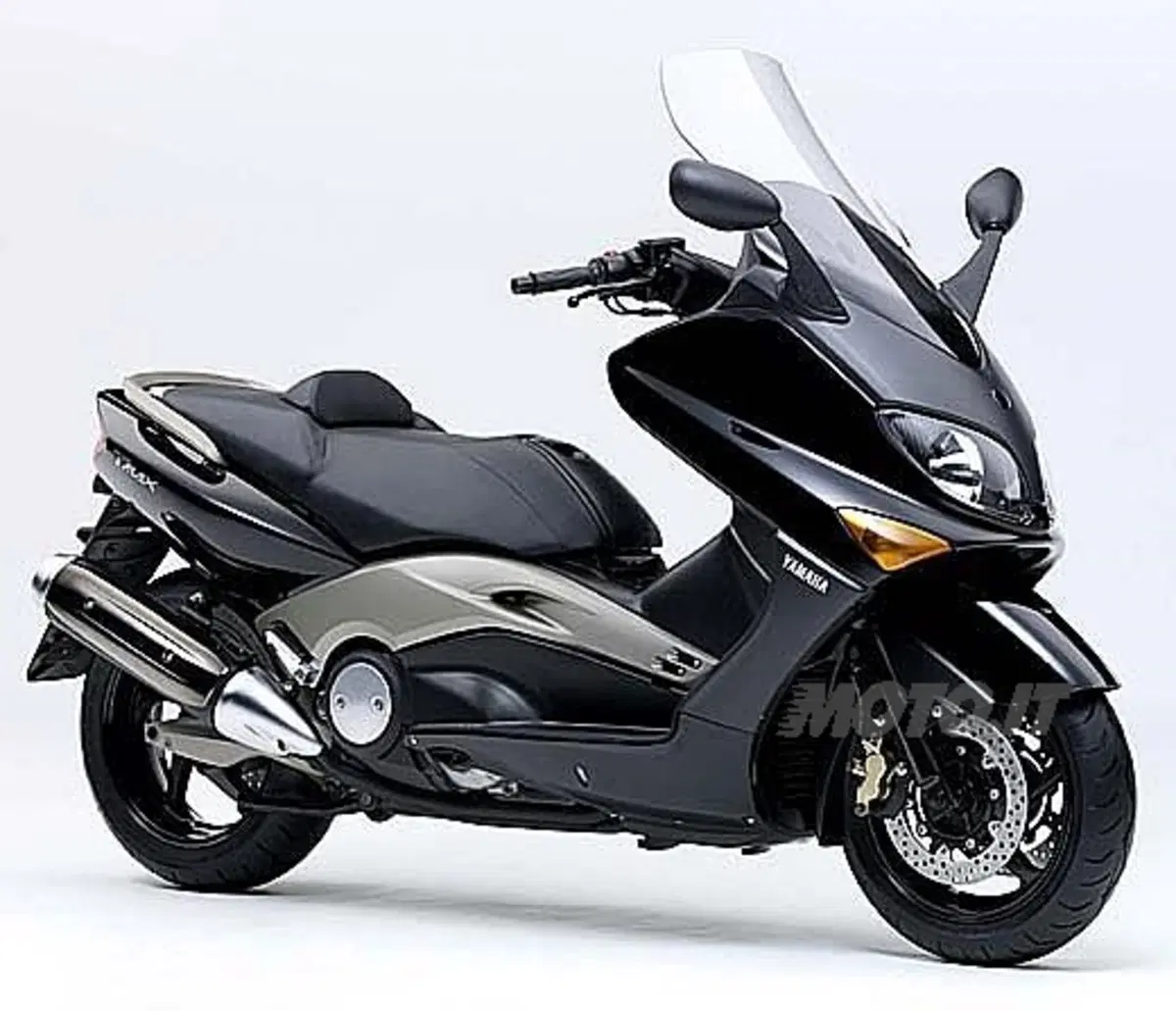 Guida a Yamaha T-Max 500 (6)