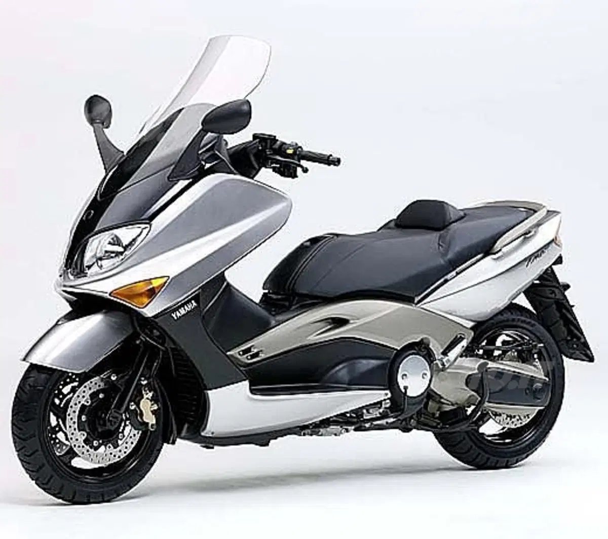 Guida a Yamaha T-Max 500 (7)