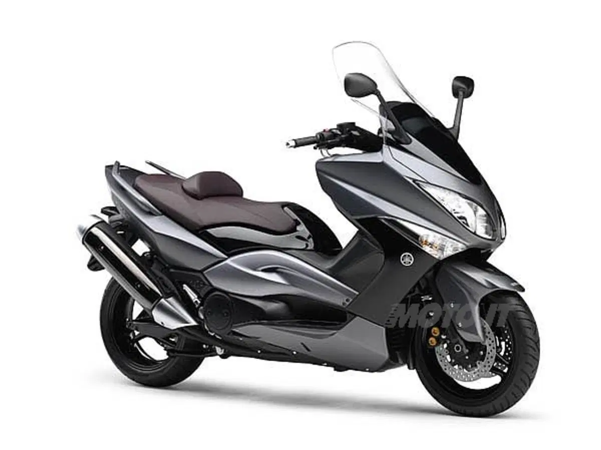 Guida a Yamaha T-Max 500 (9)