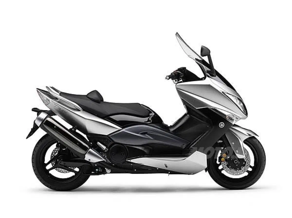 Guida a Yamaha T-Max 500 (10)