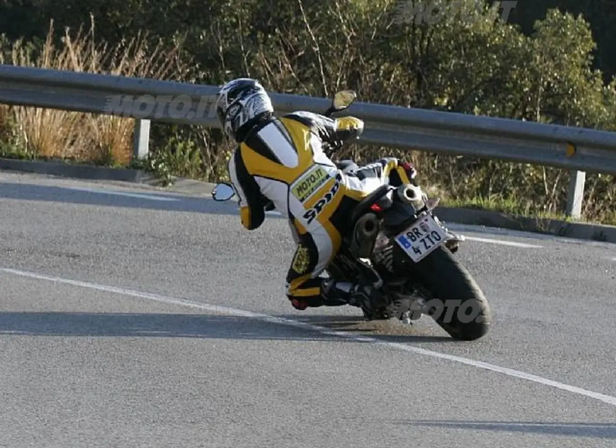 Speciale Pneumatici. Pirelli Diablo Rosso (3)
