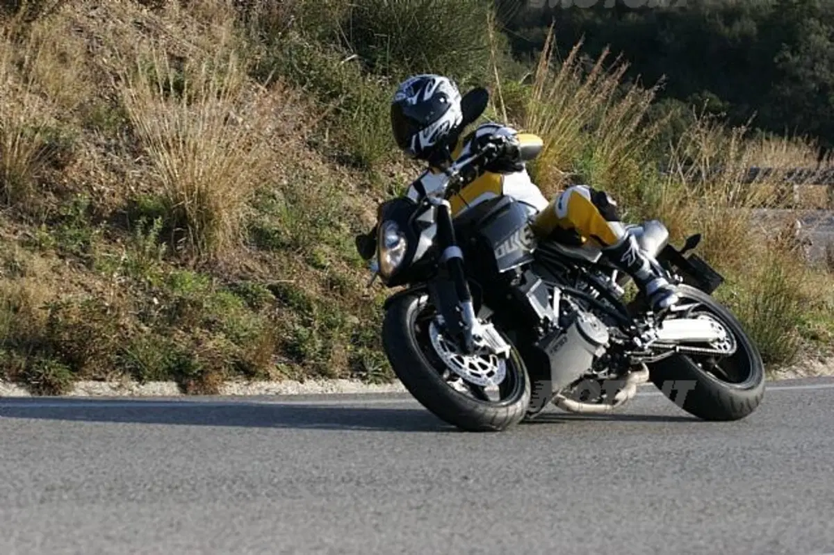 Speciale Pneumatici. Pirelli Diablo Rosso (4)