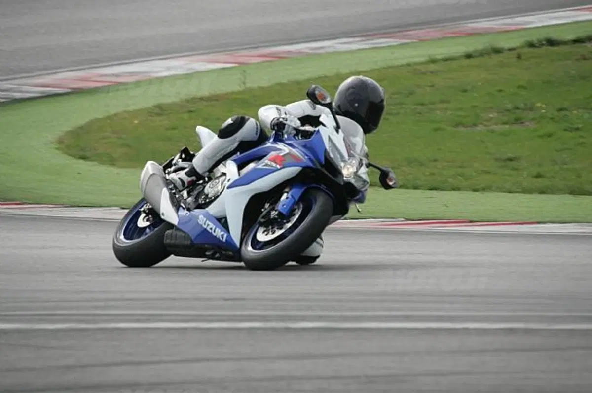 Metzeler Day a Misano: 1.500 turni di test