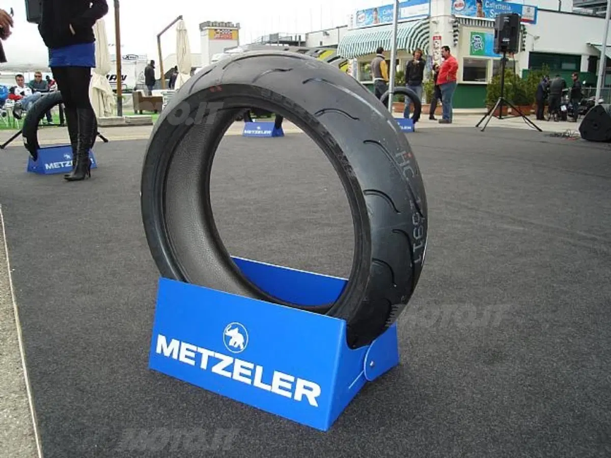 Metzeler Day a Misano: 1.500 turni di test (9)