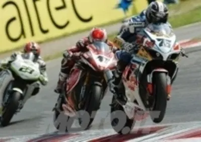 SBK a Monza, vincono Neukirchner e Haga