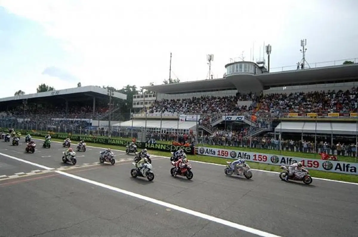 SBK a Monza, vincono Neukirchner e Haga (4)