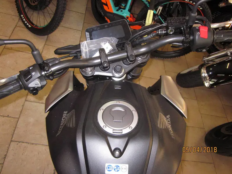 Honda CB 125 R (2024 - 26) (7)