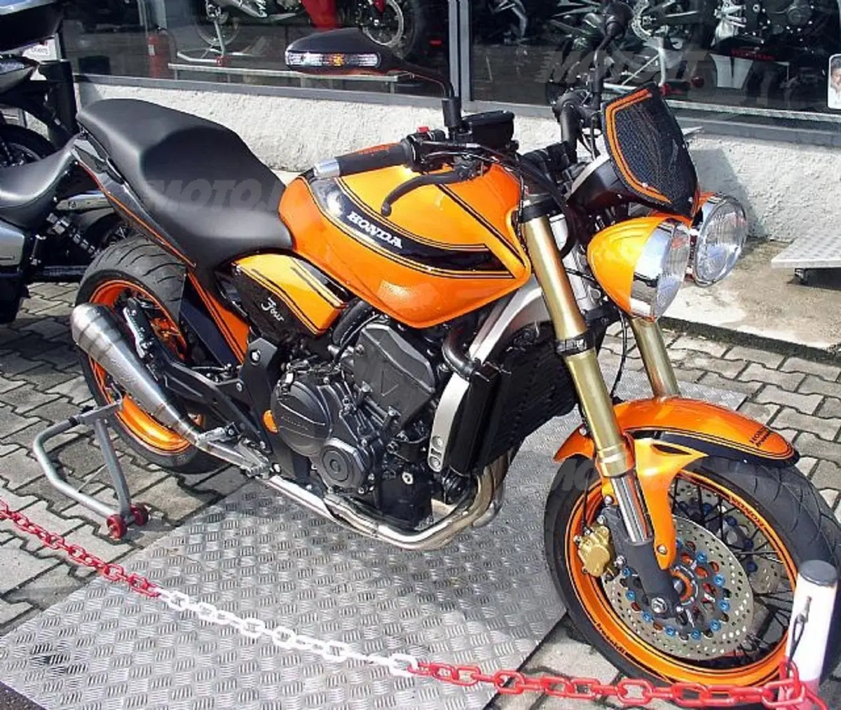 Special Hornet Orange Limited Edition (2)