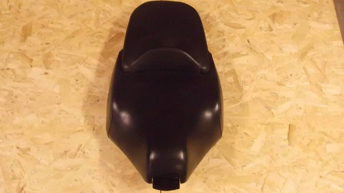 SELLA Aprilia SCARABEO (2)