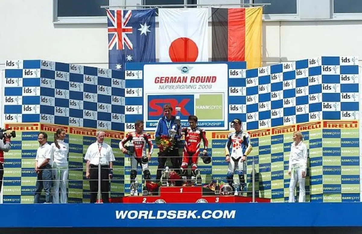 Haga sbanca il Nurburgring (6)