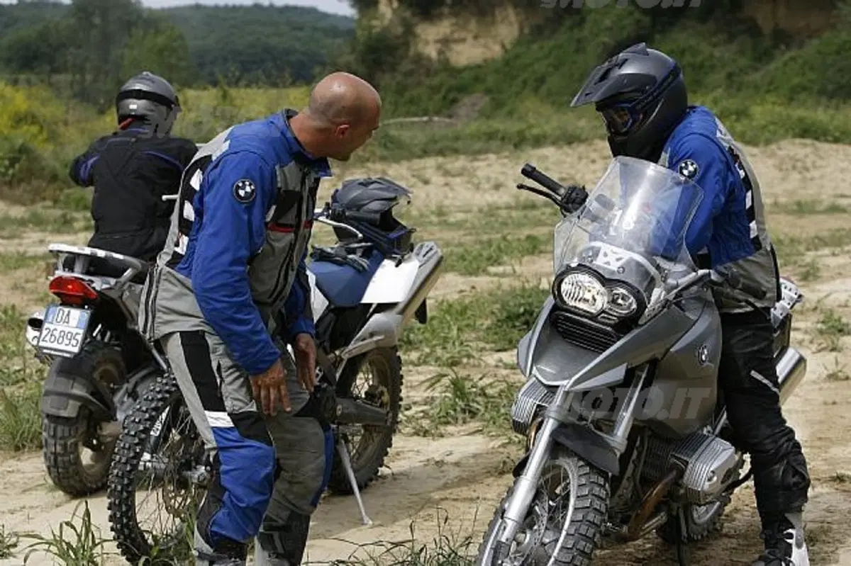 Corsi di guida. I segreti dell'enduro, anche maxi (4)