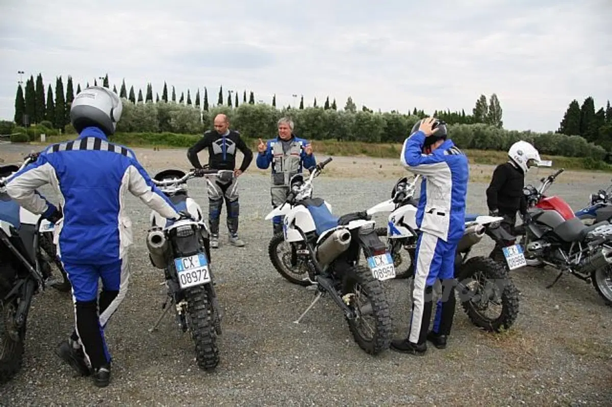 Corsi di guida. I segreti dell'enduro, anche maxi (7)