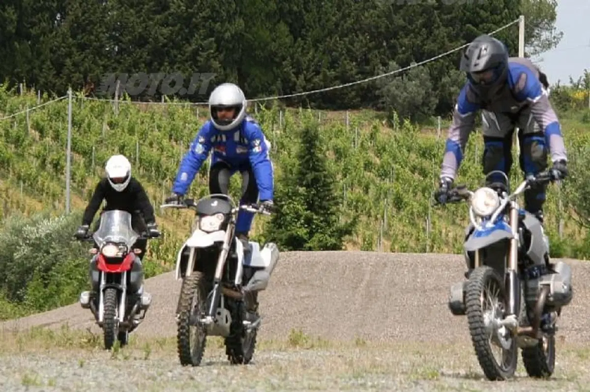 Corsi di guida. I segreti dell'enduro, anche maxi (11)