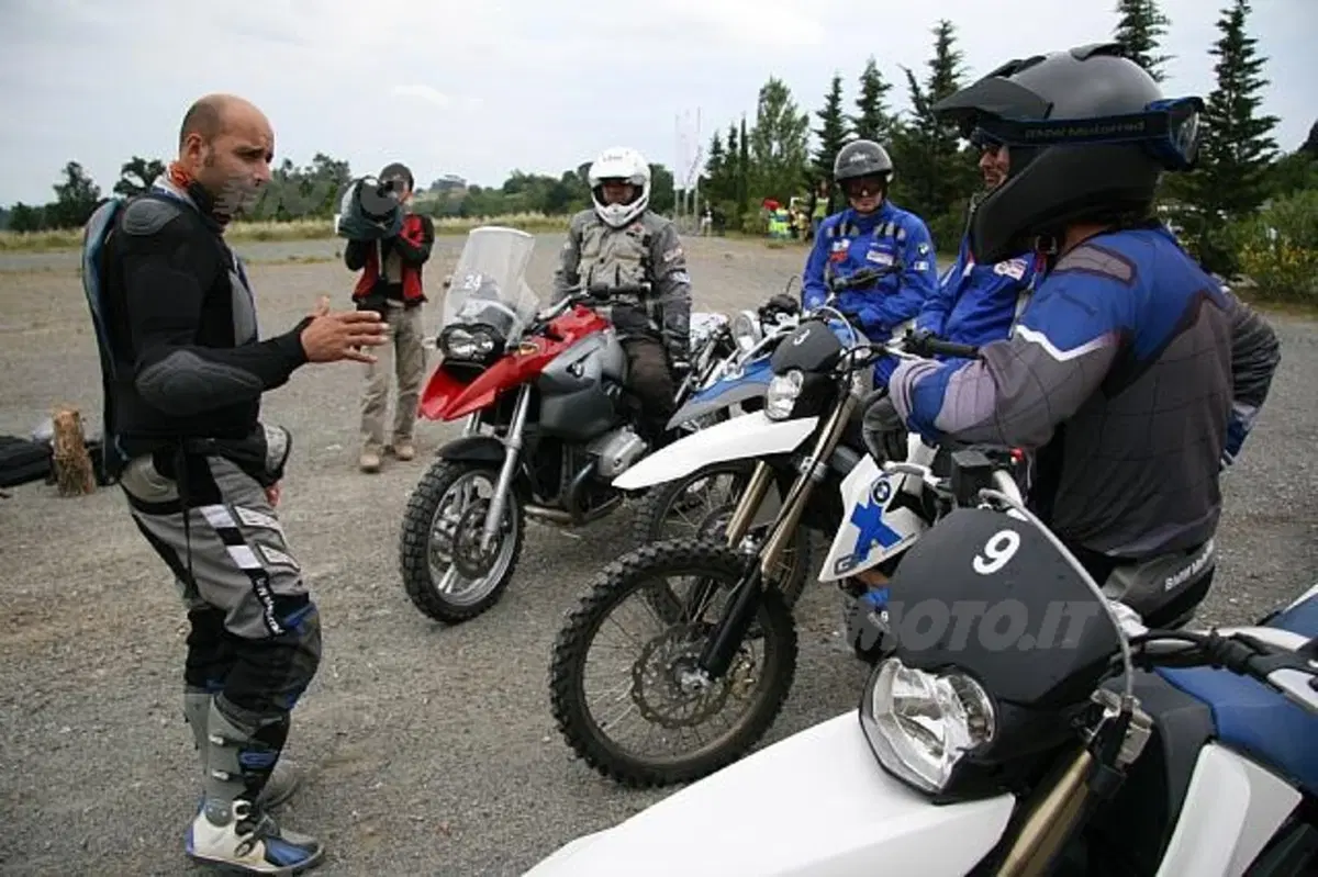 Corsi di guida. I segreti dell'enduro, anche maxi (13)