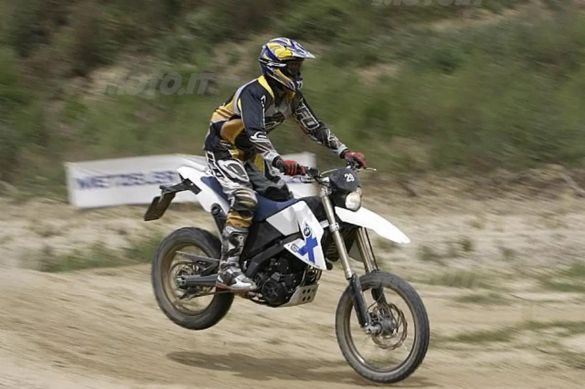 Corsi di guida. I segreti dell'enduro, anche maxi (14)