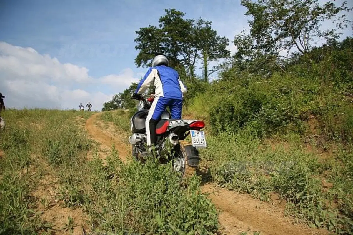 Corsi di guida. I segreti dell'enduro, anche maxi (16)