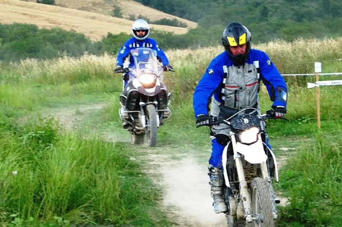 Corsi di guida. I segreti dell'enduro, anche maxi (17)