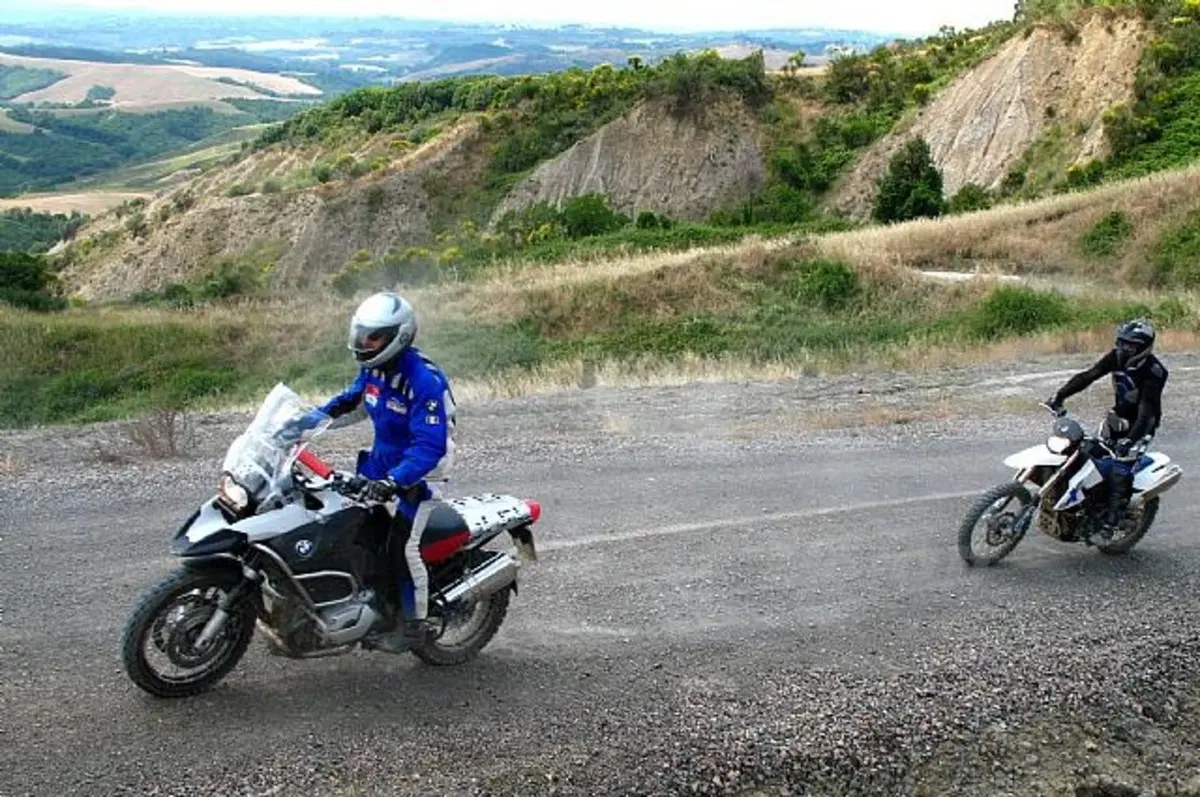 Corsi di guida. I segreti dell'enduro, anche maxi (18)
