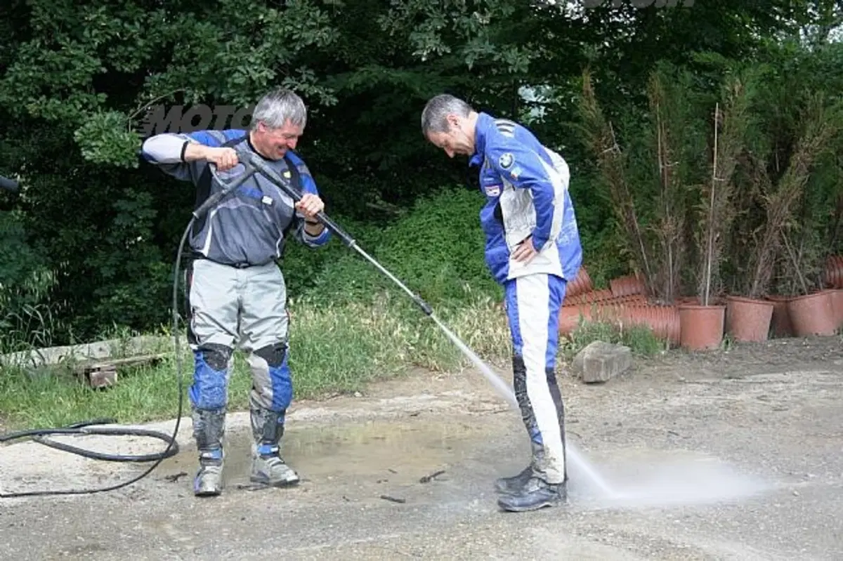 Corsi di guida. I segreti dell'enduro, anche maxi (21)