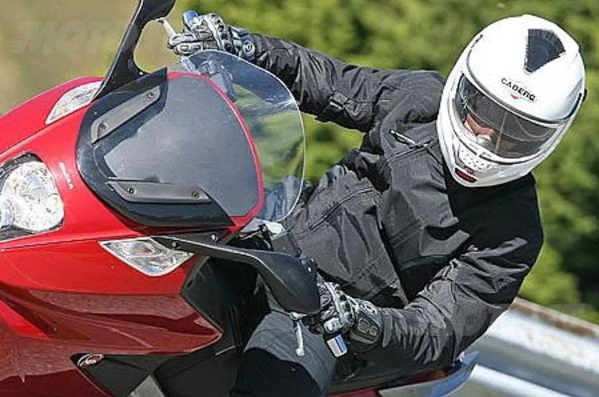 Il casco. Ultima parte: l'omologazione Europea 22-05 (12)