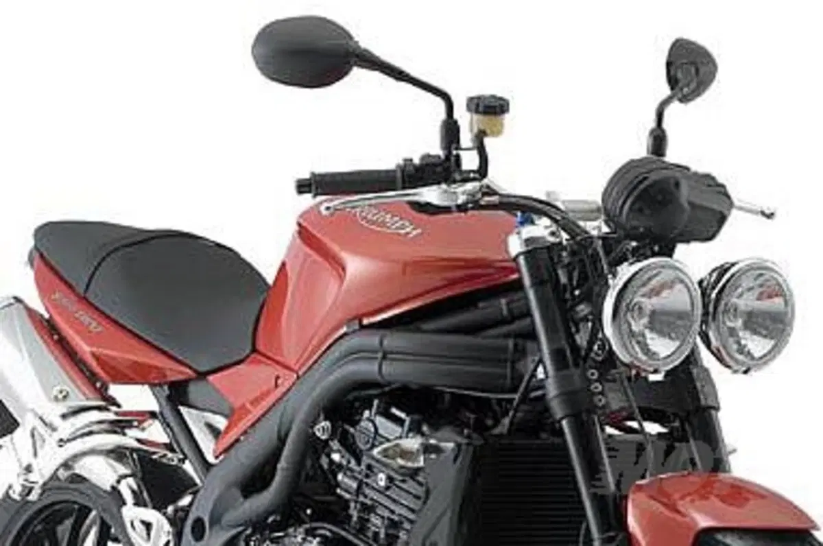 Guida a Triumph Speed Triple