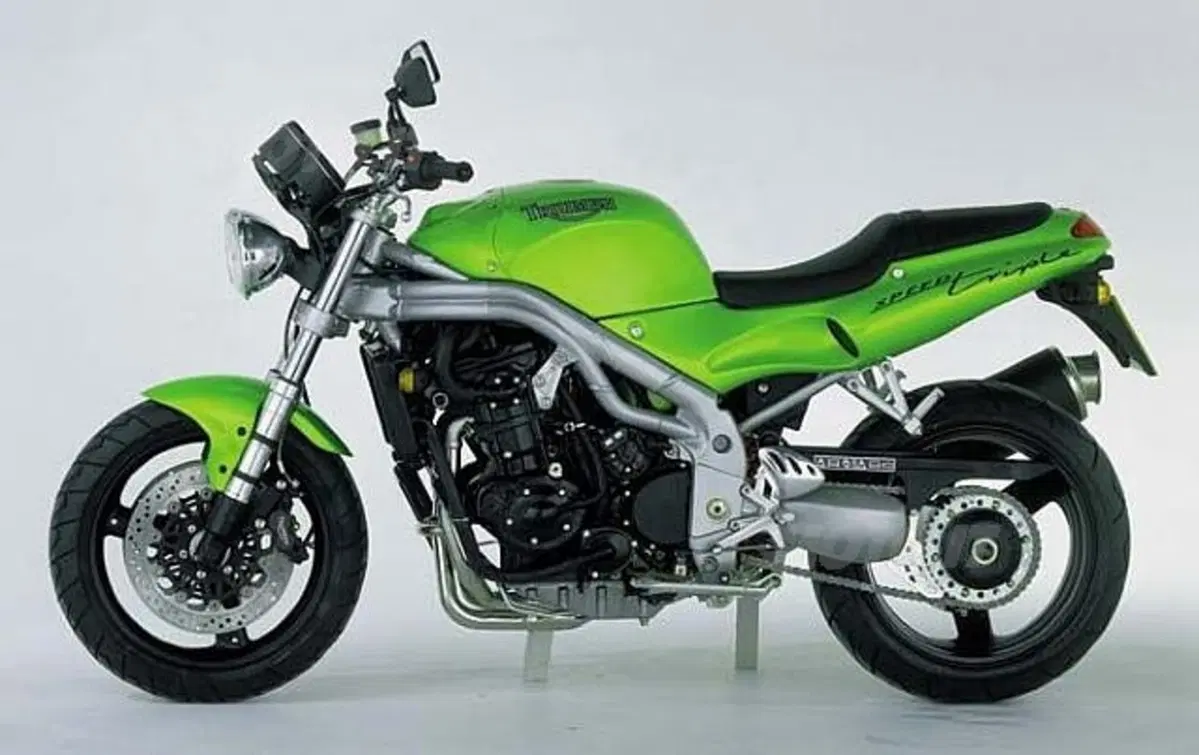 Guida a Triumph Speed Triple (3)