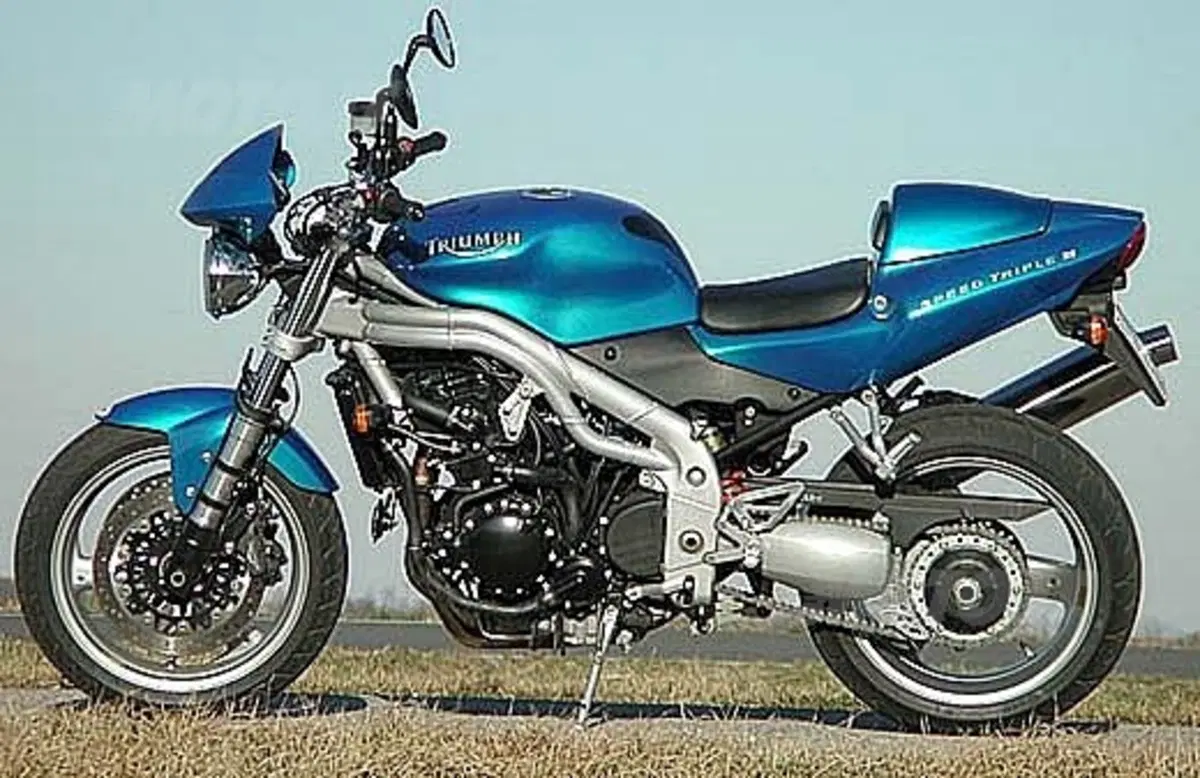 Guida a Triumph Speed Triple (5)