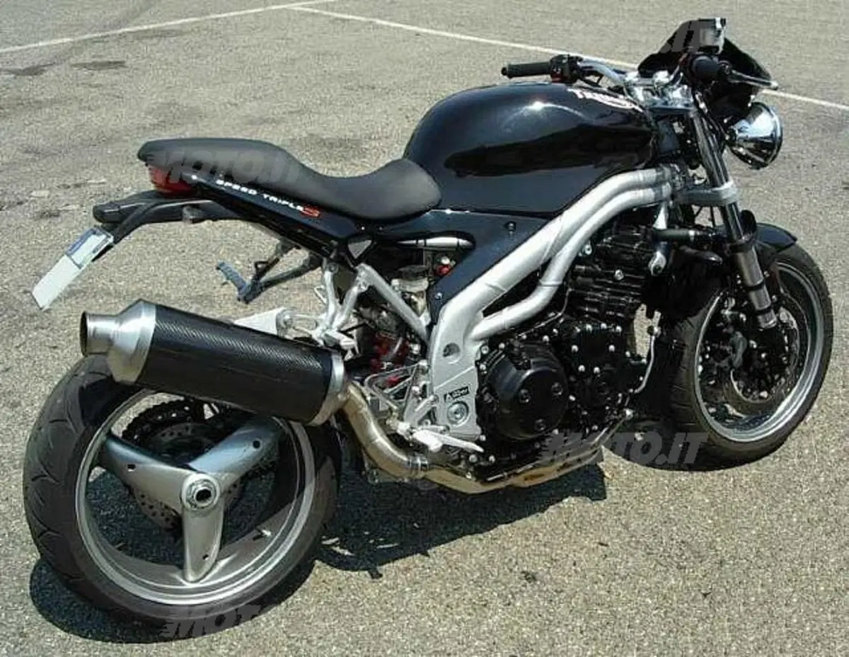 Guida a Triumph Speed Triple (12)