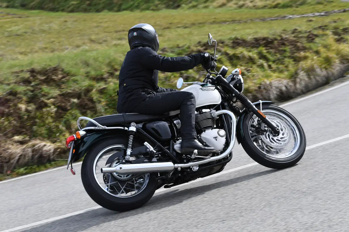 Triumph Bonneville T120 (3)