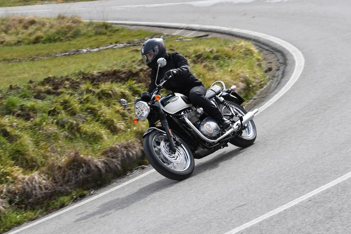 Triumph Bonneville T120 (4)