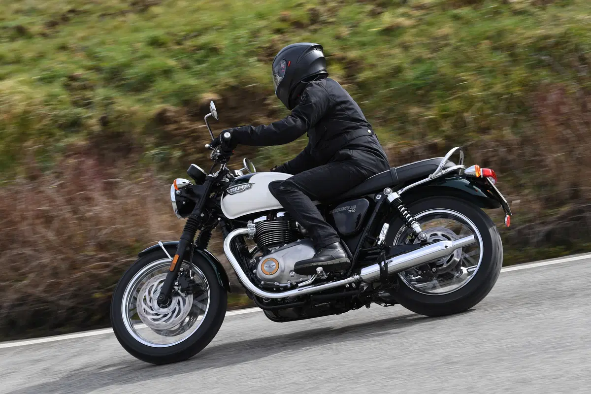 Triumph Bonneville T120 (7)