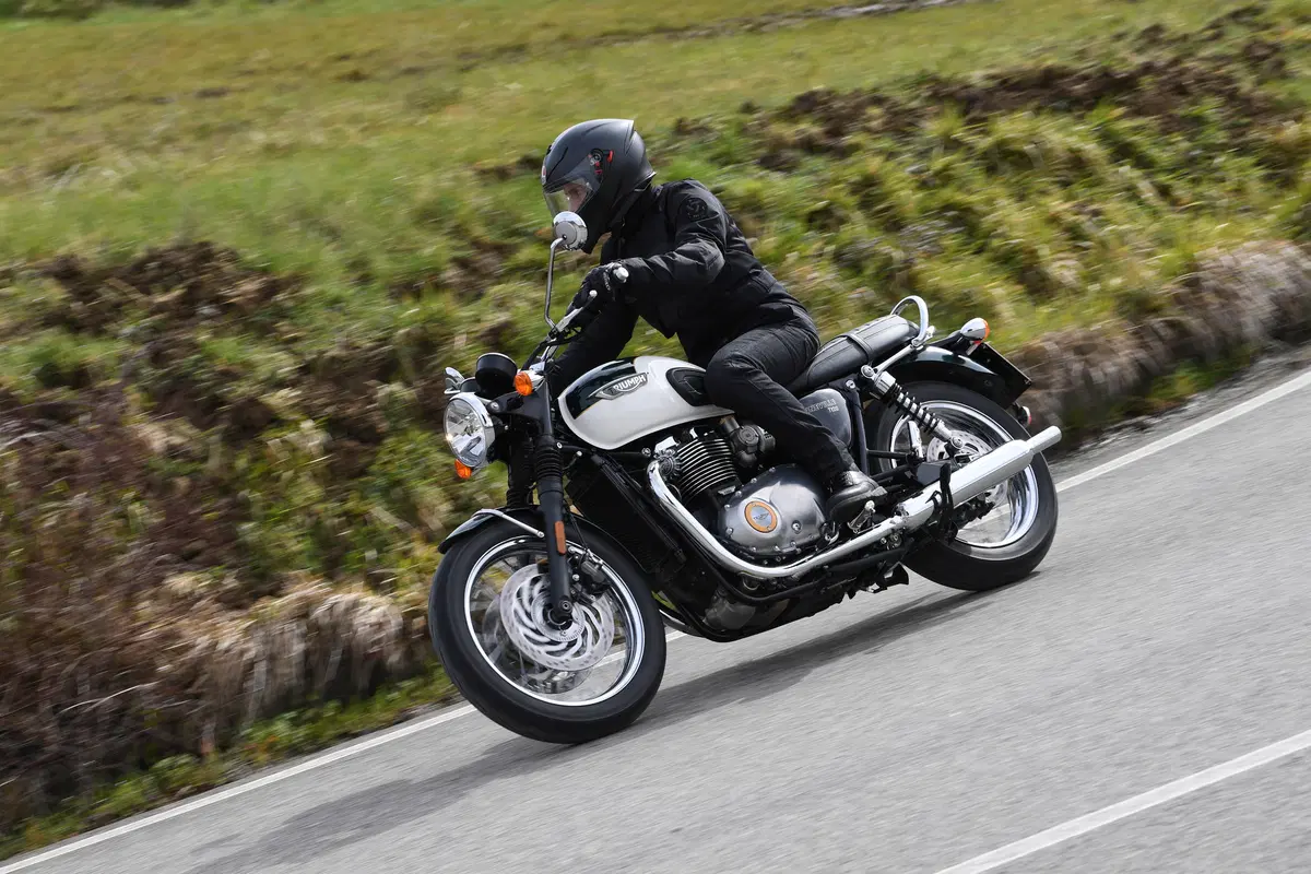 Triumph Bonneville T120 (8)