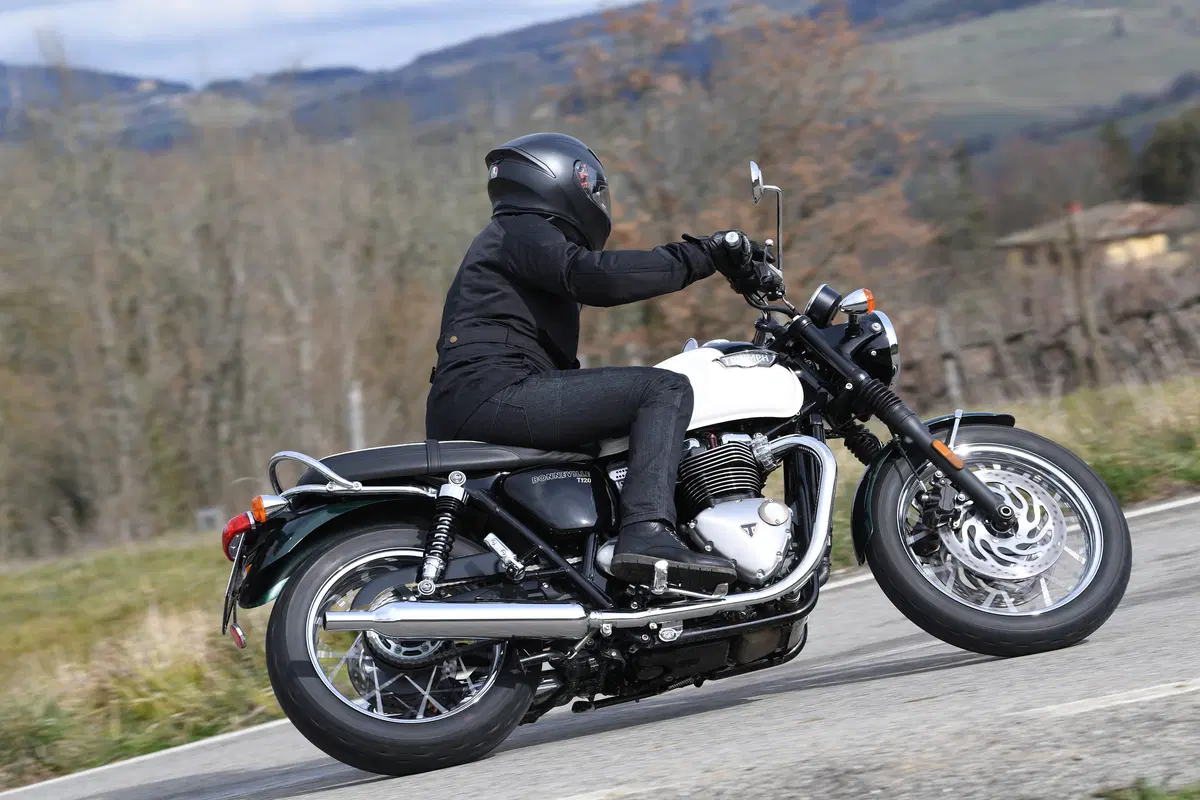Triumph Bonneville T120 (9)
