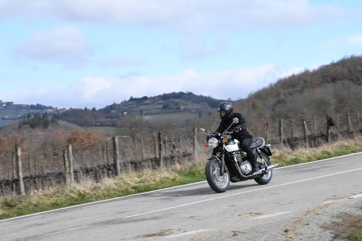 Triumph Bonneville T120 (10)