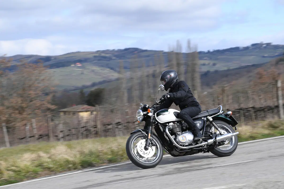 Triumph Bonneville T120 (11)