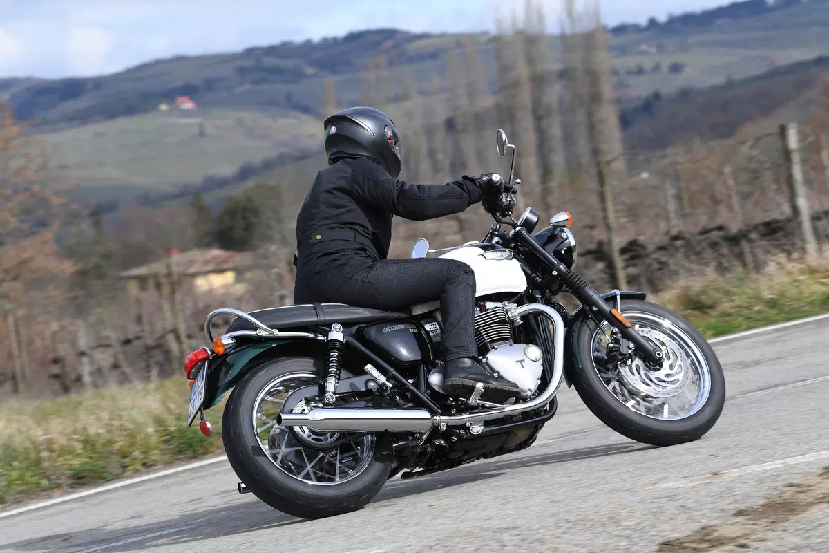 Triumph Bonneville T120 (12)