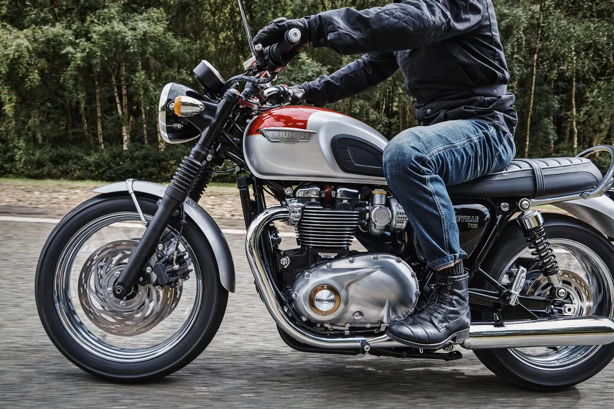 Triumph Bonneville T120 (15)