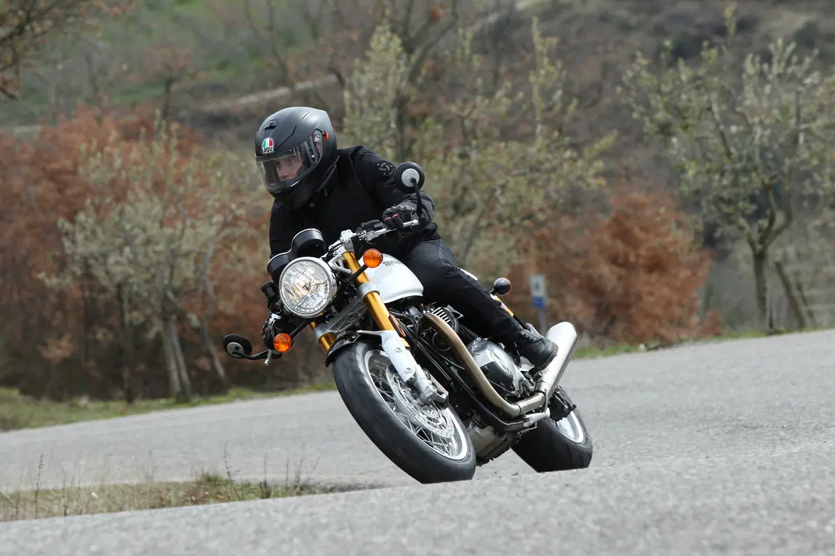 Triumph Thruxton R (2)