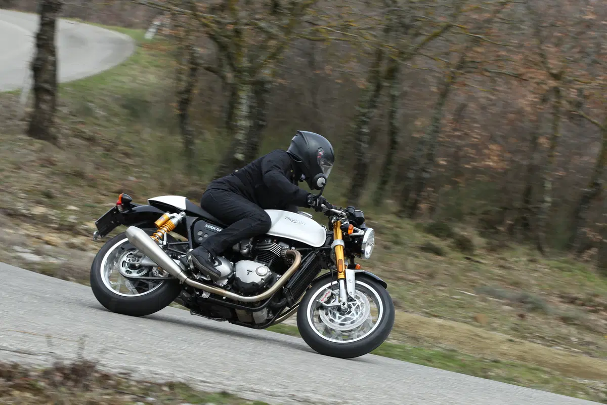 Triumph Thruxton R (7)