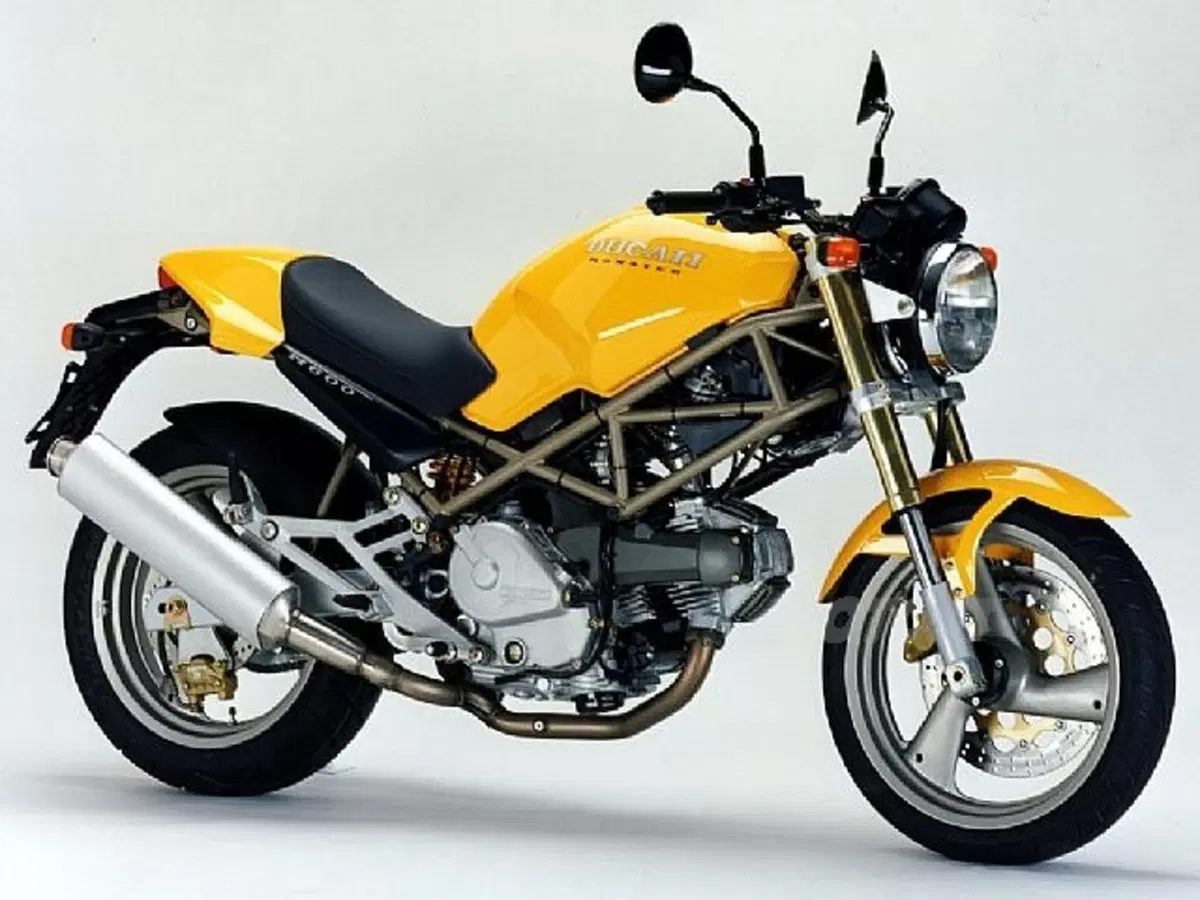 Guida a Ducati Monster 600/696 (3)