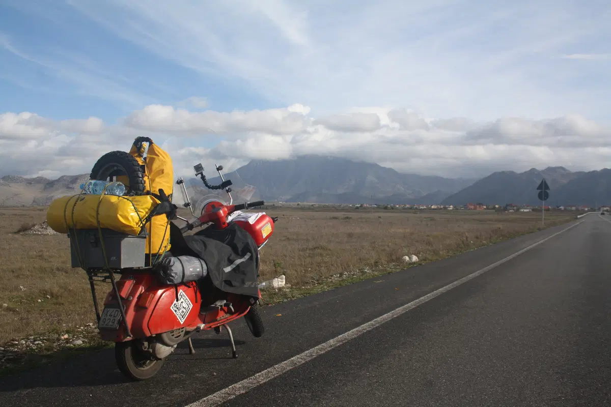 Eurovespa, in viaggio per l’Europa in sella alla Vespa PK50 (2)