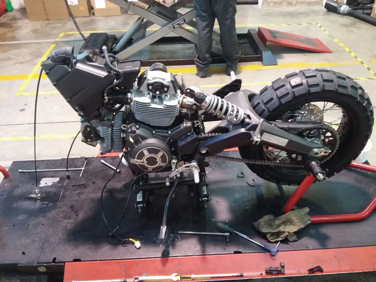 DM 102 by Ducati Monza (9)