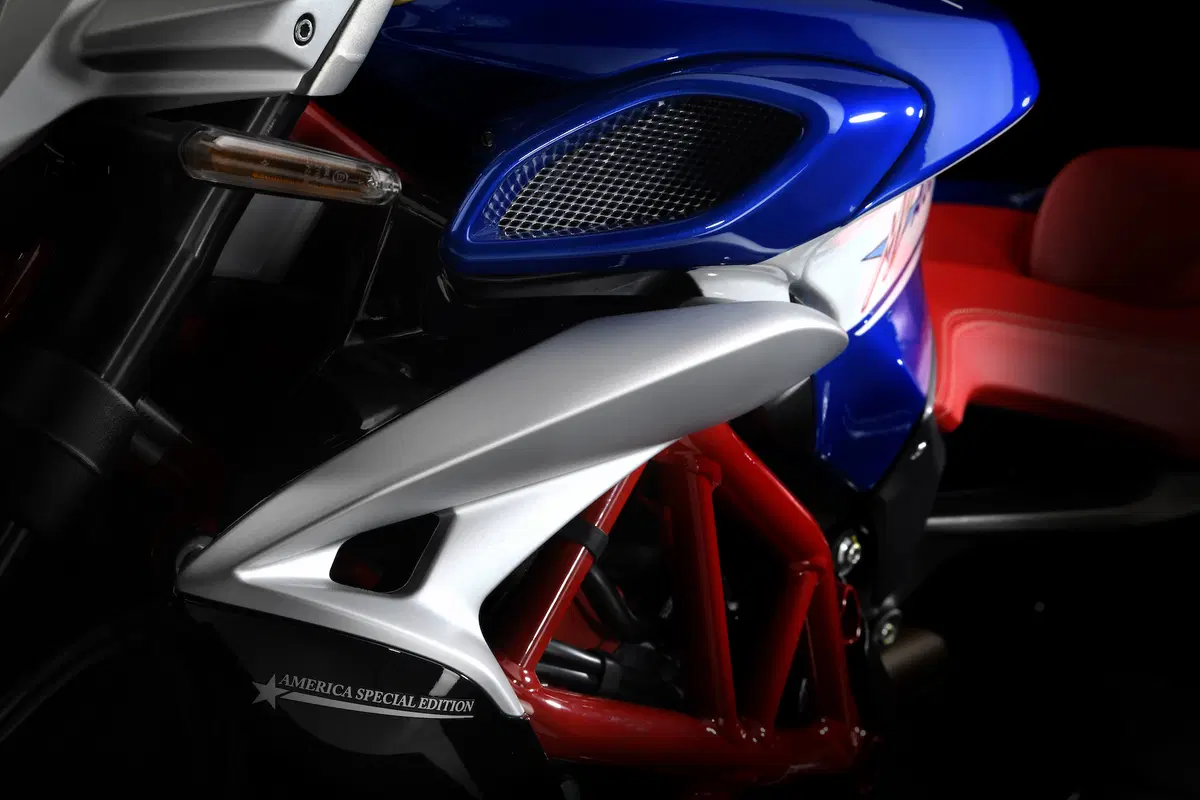 MV Agusta: nuova Brutale 800RR America (2)