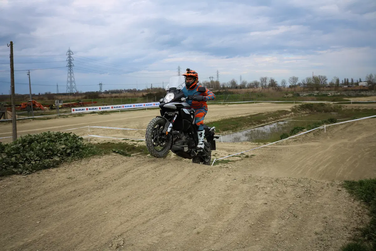 Suzuki V-Strom Academy: maxienduro per tutti!