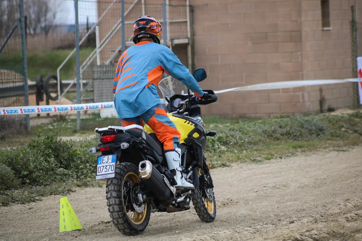 Suzuki V-Strom Academy: maxienduro per tutti! (7)