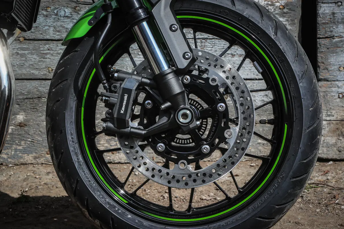 Kawasaki Z900RS CAFE. Café Racer Doc (8)