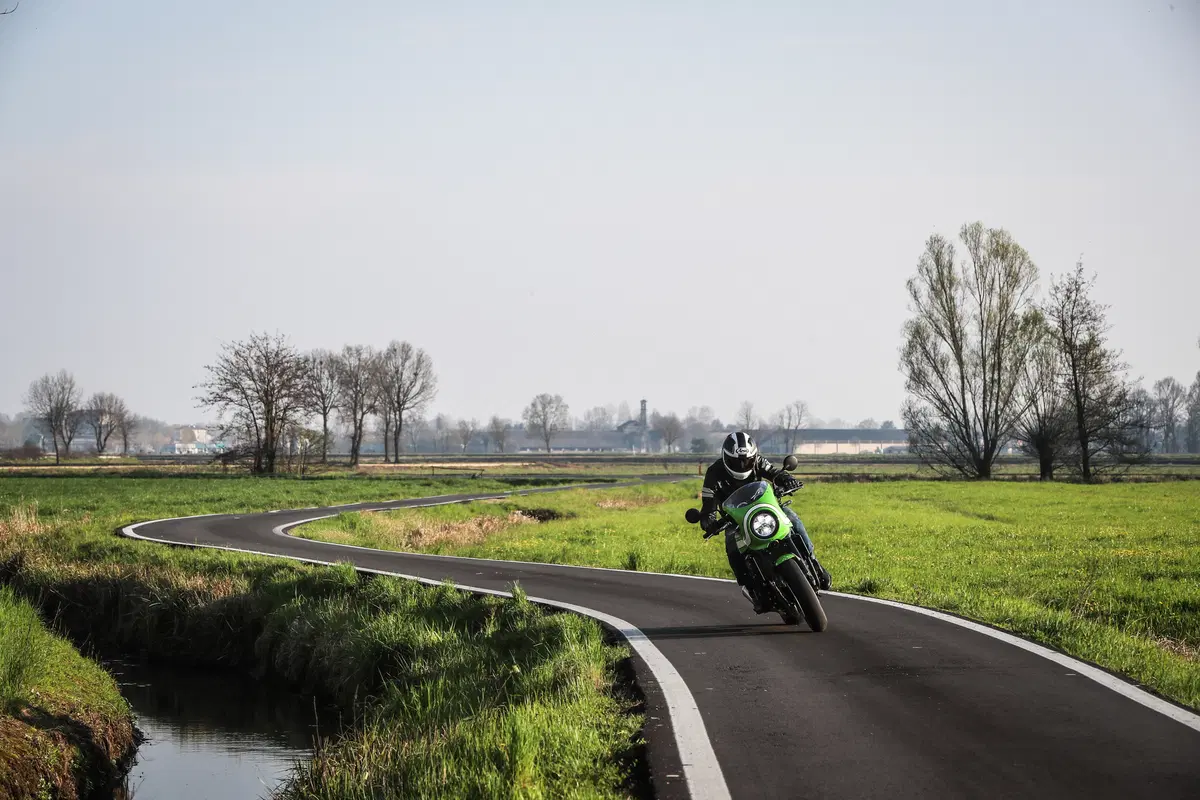 Kawasaki Z900RS CAFE. Café Racer Doc (4)
