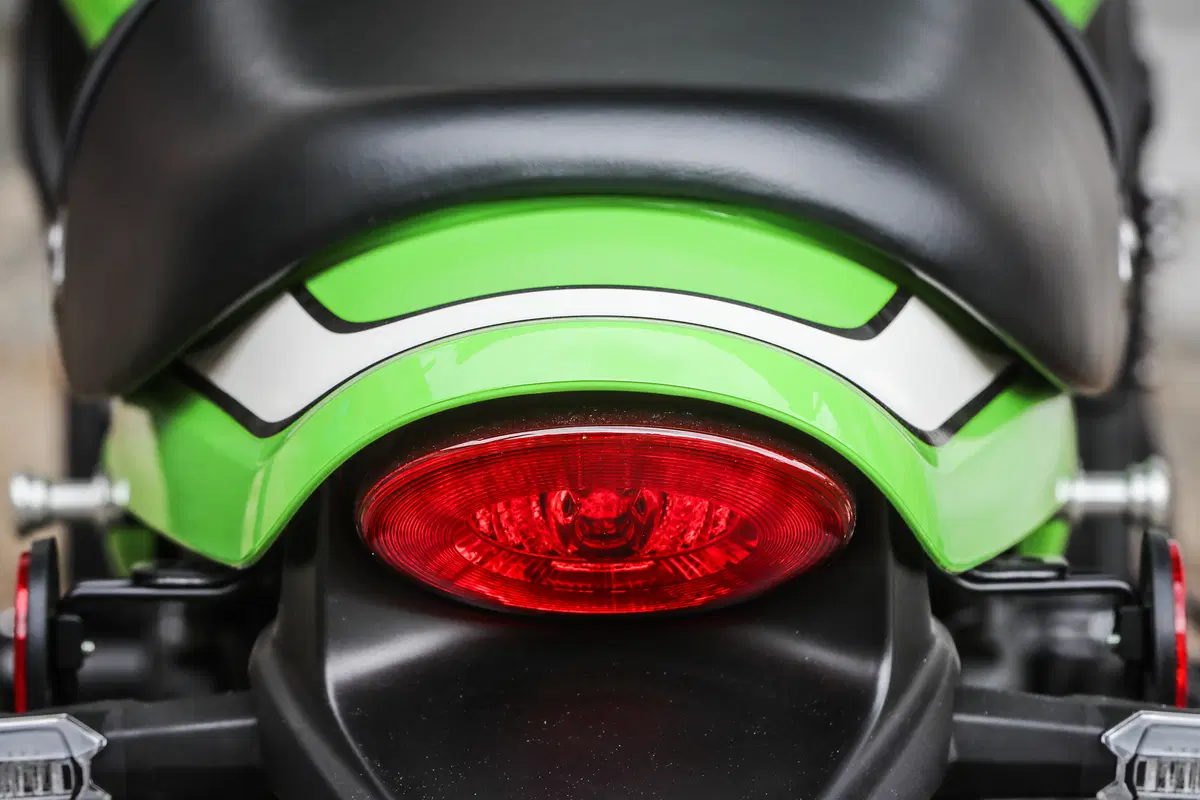 Kawasaki Z900RS CAFE. Café Racer Doc (22)